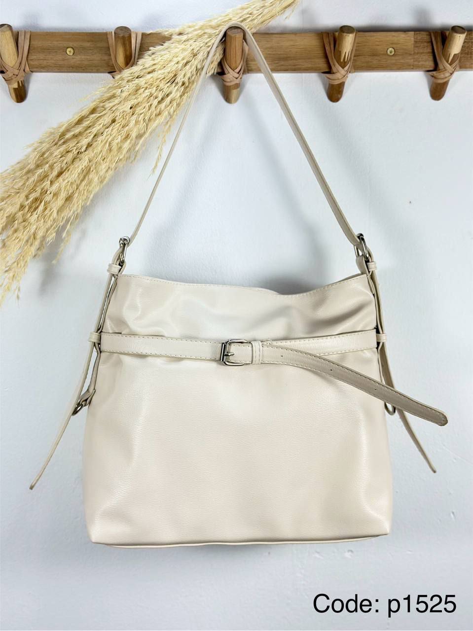 /public/uploads/photos/shares/Suzy bags/IMG_4350.jpeg